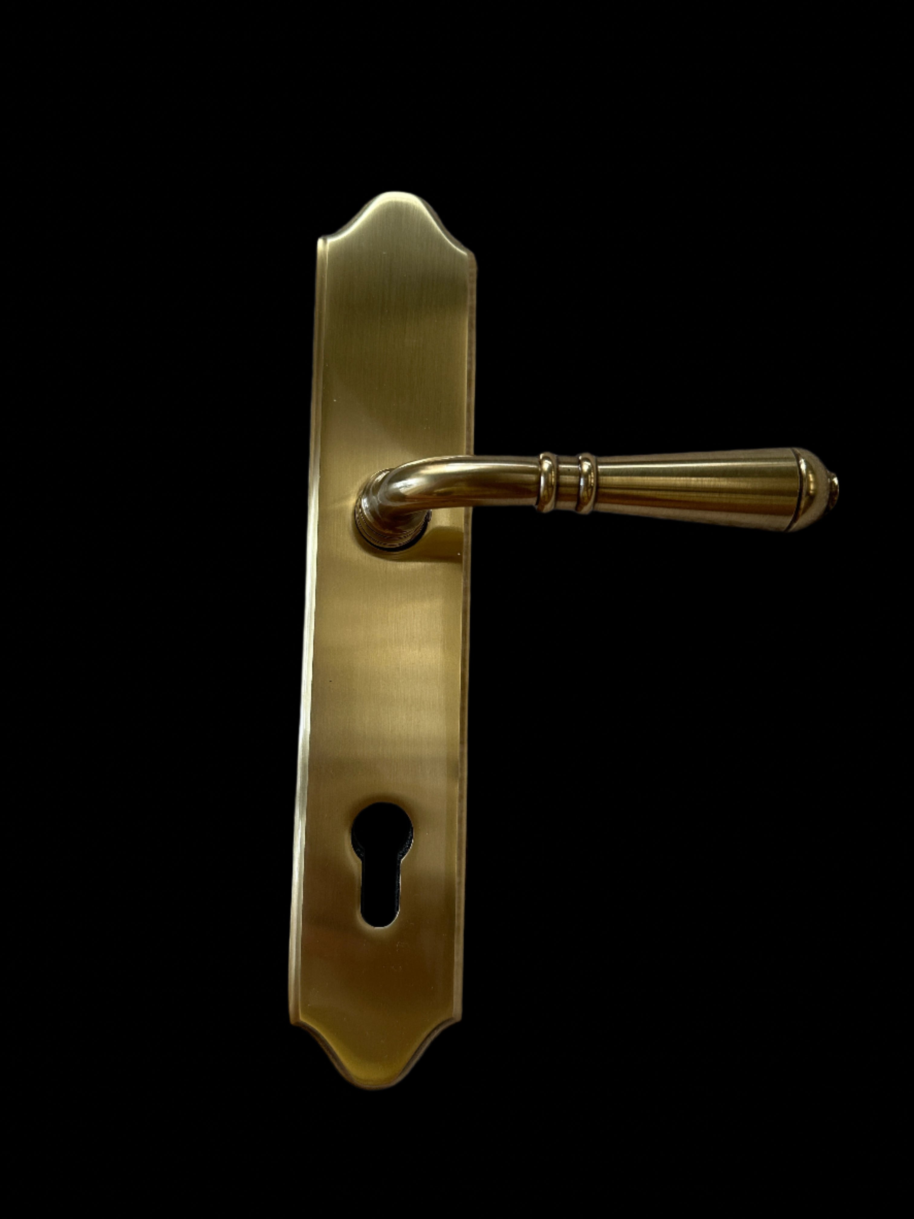 Emtek 1581US7 Right Handle Classic Brass Door Configuration 5 Keyed Entry Multi Point Trim Lever Set with European Cylinder Below Handle - READ|