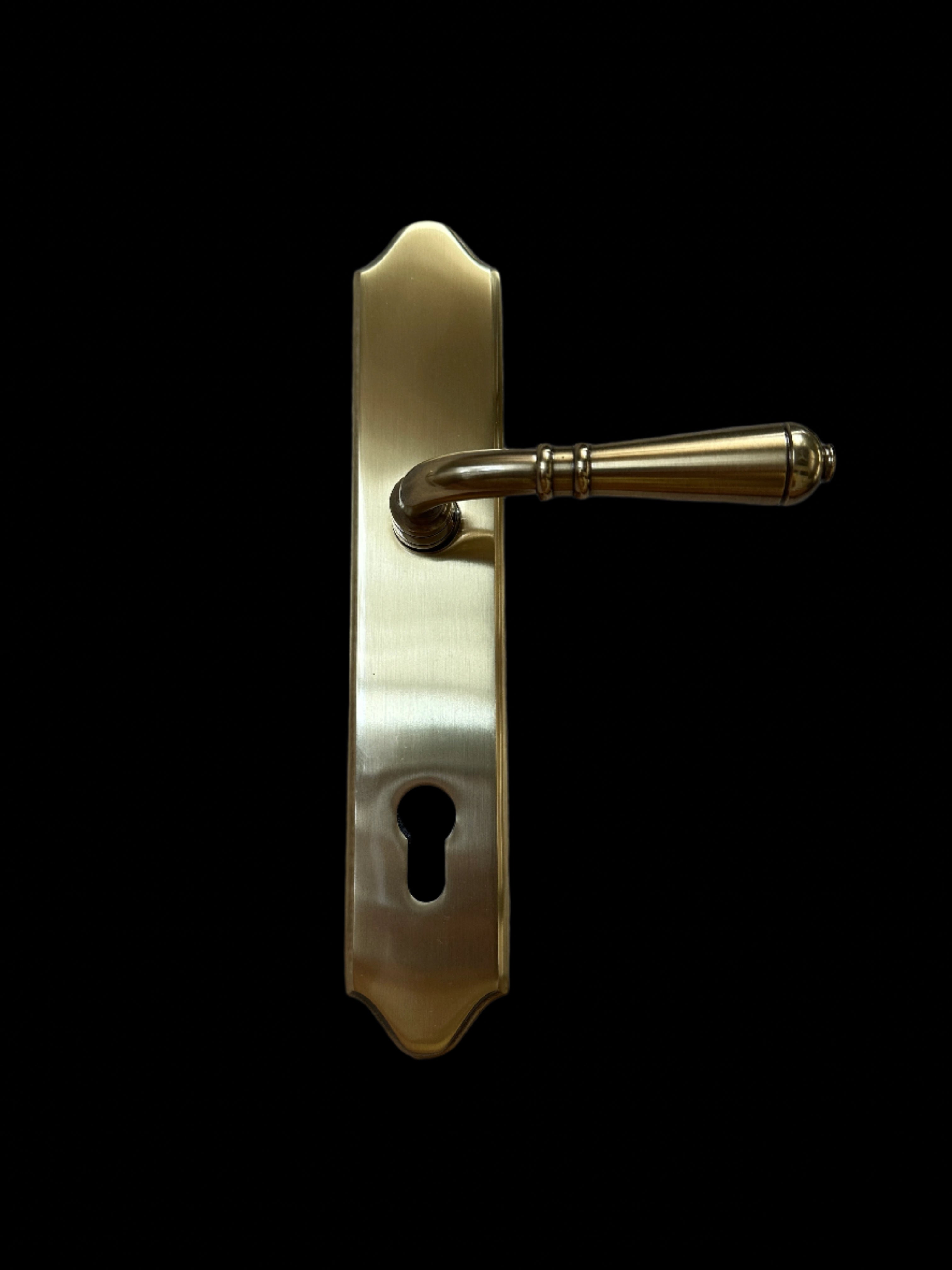 Emtek 1581US7 Right Handle Classic Brass Door Configuration 5 Keyed Entry Multi Point Trim Lever Set with European Cylinder Below Handle - READ|