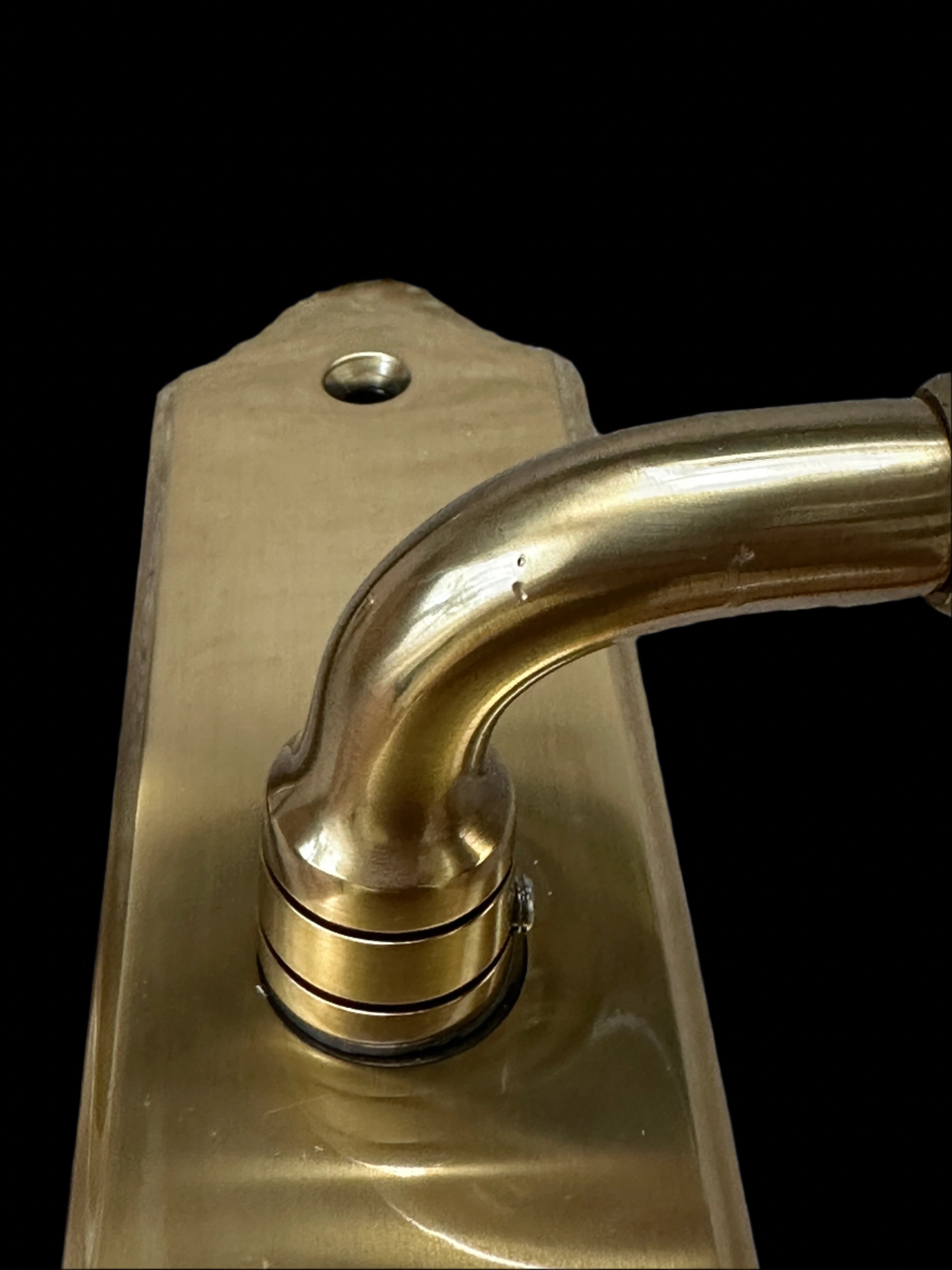 Emtek 1581US7 Left Handle Classic Brass Door Configuration 5 Keyed Entry Multi Point Trim Lever Set with European Cylinder Below Handle - READ